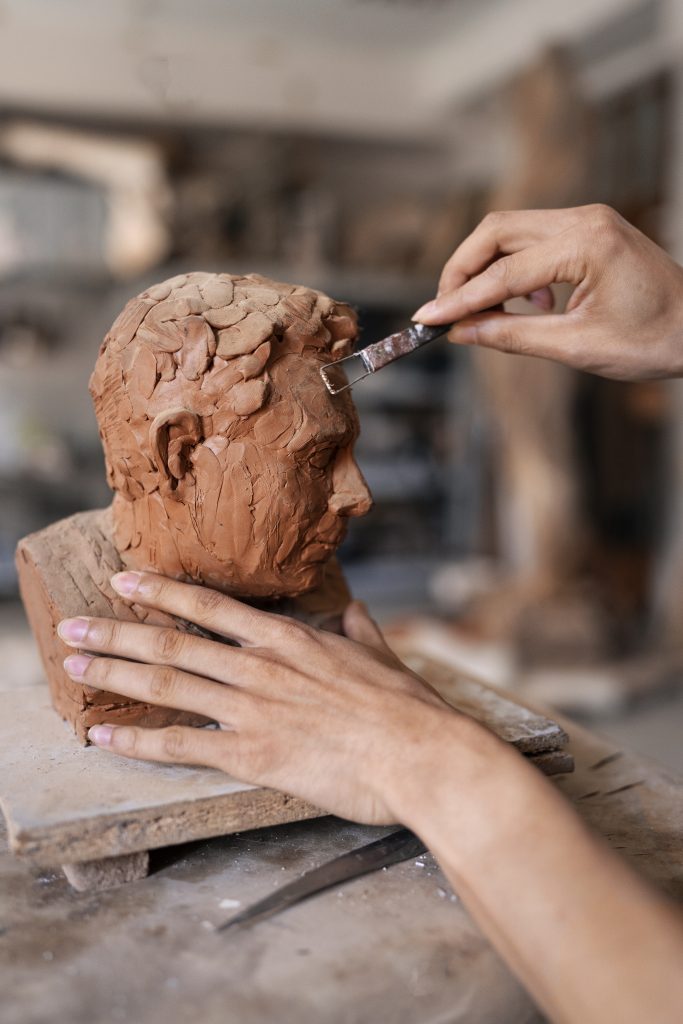 sculpting with clay- free image from Freepik